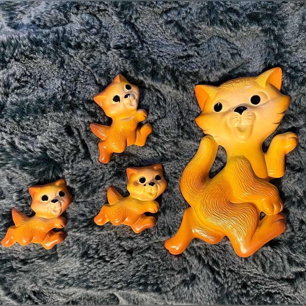 Vintage Chalkware cats set of 4